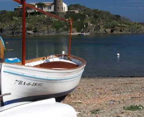 From Barcelona, sailing with our yachts, discover picturesque places of the Costa Brava to Cadaqués