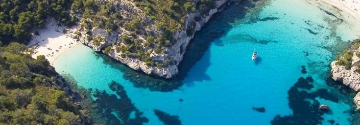 Rent a sailboat and sailing to Menorca, a paradise near Barcelona